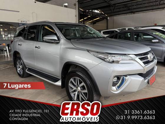 TOYOTA HILUX SW4 2.8 SRX 4X4 7 LUGARES 16V TURBO INTERCOOLER DIESEL 4P AUTOMÁTICO TOYOTA HILUX SW4 2.8 SRX 4X4 7 LUGARES 16V TURBO INTERCOOLER DIESEL 4P AUTOMÁTICO
